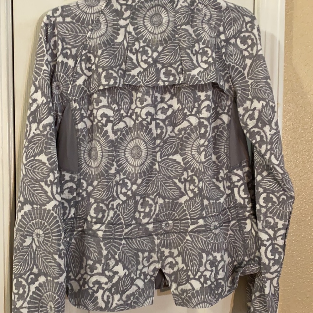 Lululemon Lightweight Jacket - image 7